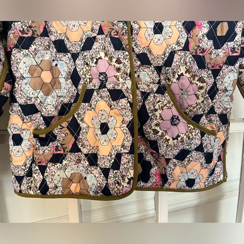 Quilted patchwork floral lightweight jacket convertible vest! - Picture 5 of 8